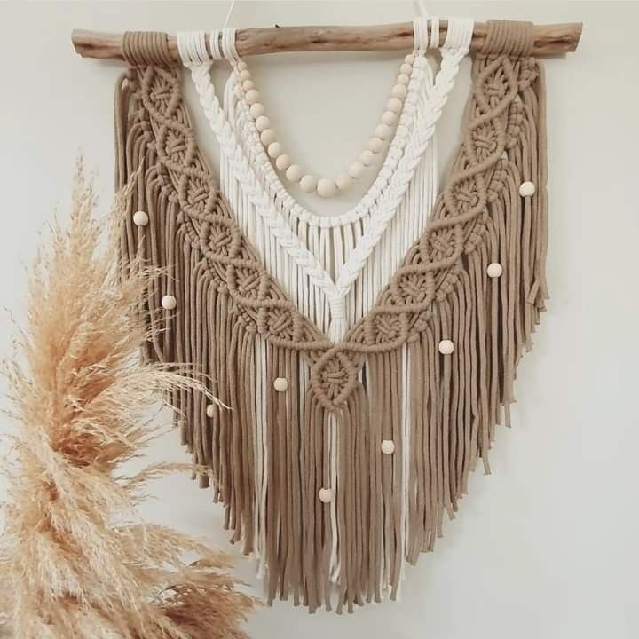 دیوارکوب مکرومه مدل گیسو ترکیب رنگ‌دلخواه کدسفارش محصول ۰۴۳۳
