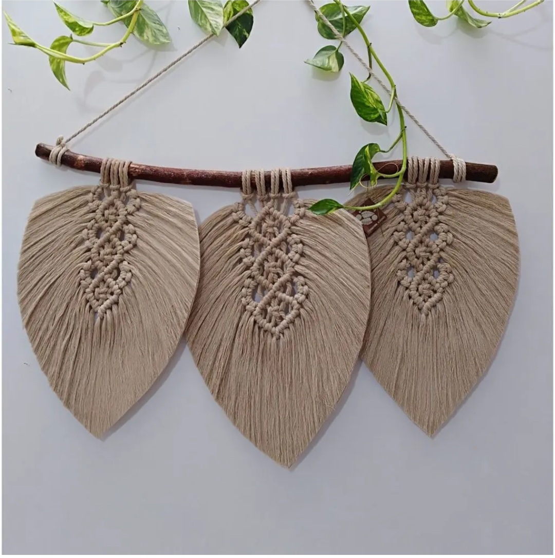 دیوارکوب مکرومه و آویز دیواری طرح و مدل سه برگ سایز مینی رنگبندی به دلخواه کدسفارش محصول ۰۴۵۹