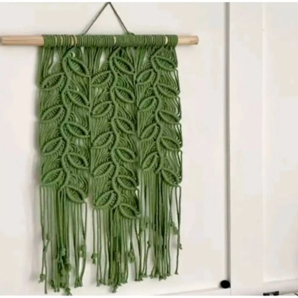 دیوارکوب مکرومه مدل شاخوبرگ رنگبندی دلخواه کدسفارش کالا۰۴۹۷
