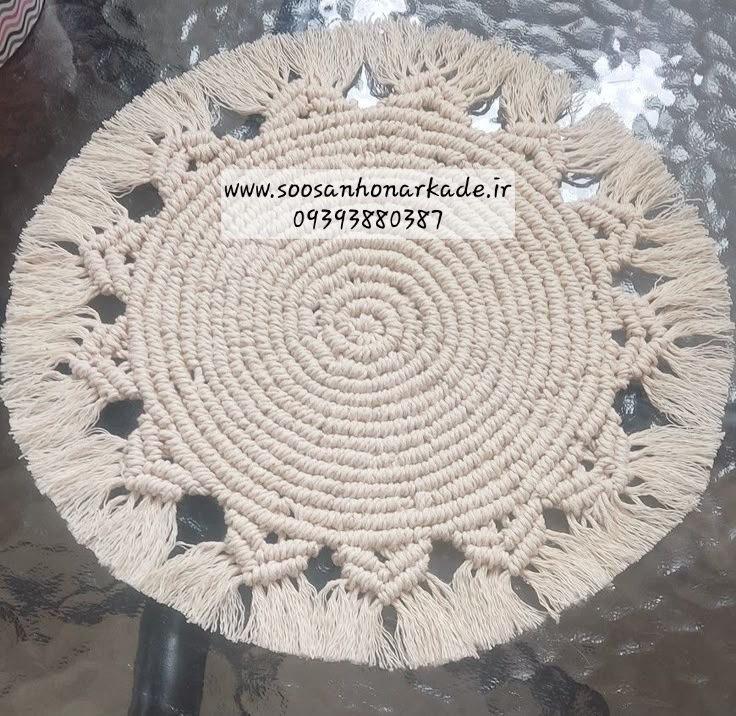 رومیزی مکرومه مدل گرد بافت حلزونی در رنگبندی و ابعاد دلخواه کدسفارش۳۶۳۶