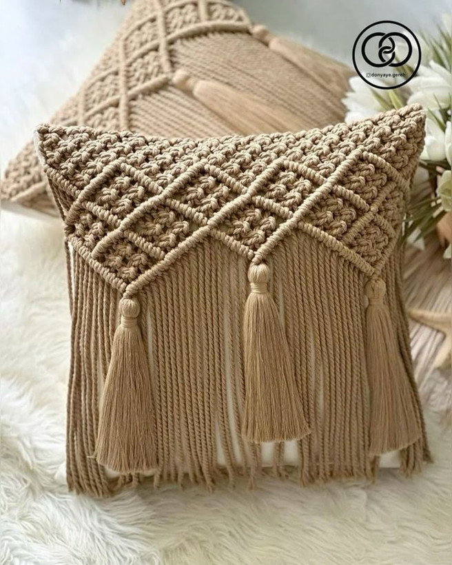 کوسن مکرومه مدل لوزی منگوله ای در رنگبندی و ابعاد مختلف